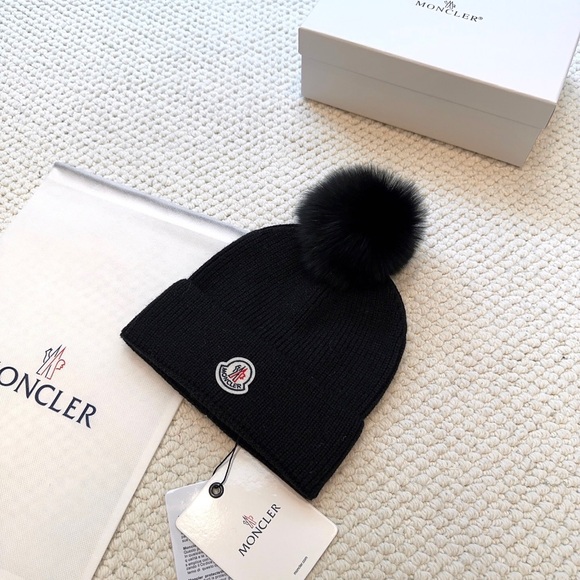 Moncler Black Beanie Logo Patch Unisex BNRT - Picture 3 of 7